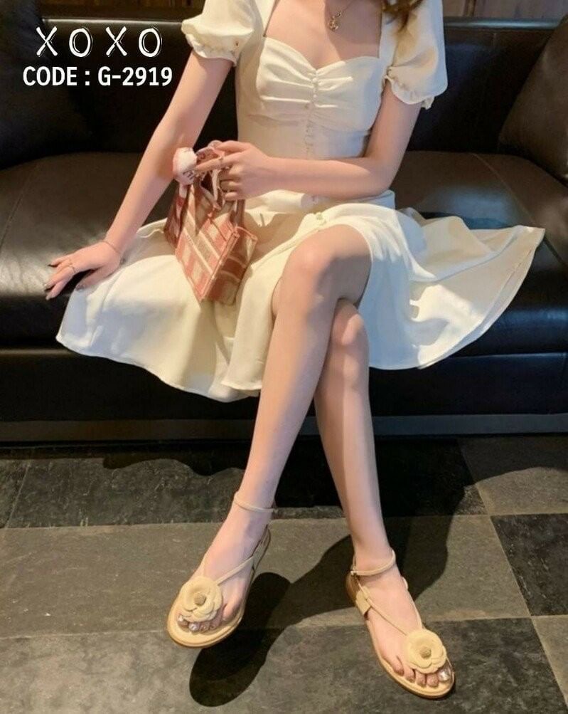 🎁 สินค้าพร้อมส่ง 🎁 แตะครีบ รัดหลัง ด้านบนแต่งดอกไม้สวยงาม หนังนุ่ม แมทส์ชุดง่าย น้ำหนักเบา วัสดุหนัง PU