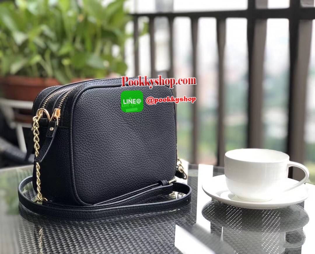 Kate spade New York mini shoulder bag กระเป๋าถือหรือสะพายหนังนิ่ม สวยอยู่ทรง ด้านหน้าประดับโลโก้แบรนด์ อะไหล่ทองหรูหรา น้ำหนักเบา ภายนอก มี2ช่องซิป แยกเป็นสัดส่วน ภายในมีช่องซิป 1 ช่อง และช่องใส่ของจุกจิก 1ช่อง จุของได้เยอะ สายสะพายปรับระดับได้ สะพายข้างห