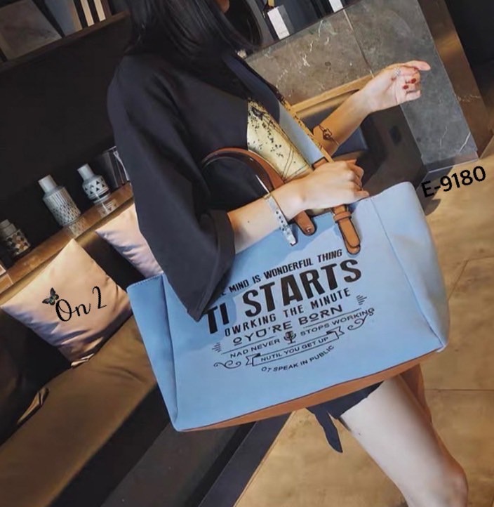 กระเป๋าสะพาย Shopping มาใหม่ หน้าพิมพ์ตัวอักษรภาษาอังกฤษ สายถือแต่งหนัง มาพร้อมสายสะพายยาว