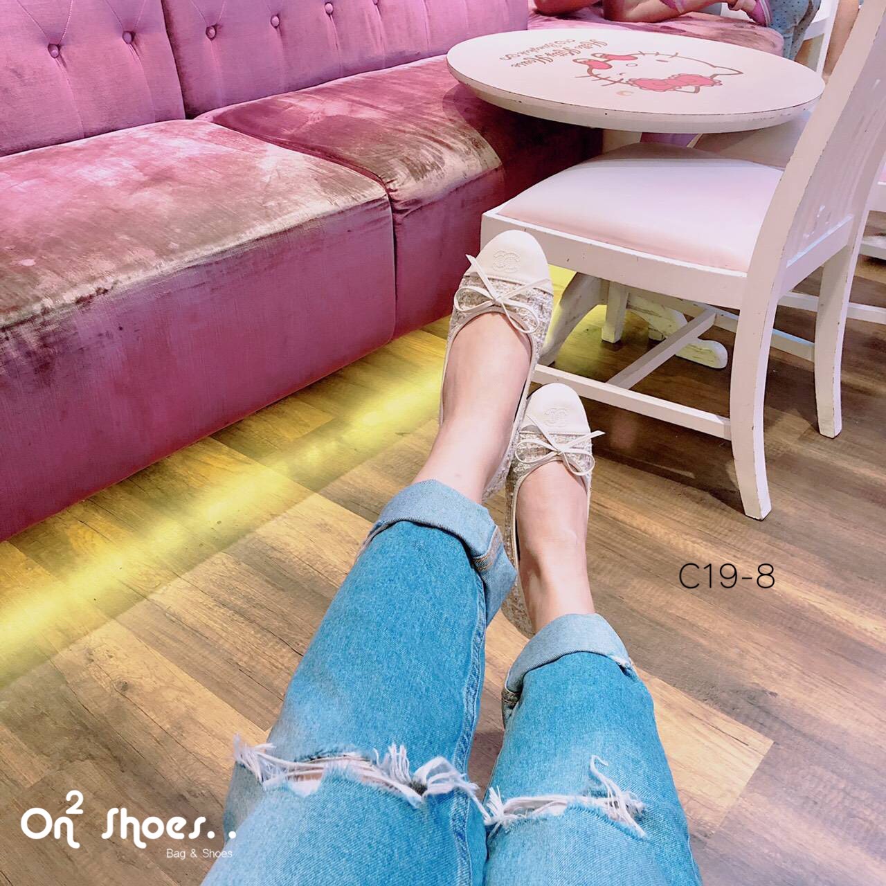 Chanel flat tweed shoes ตัวใหม่พร้อมส่งคะ chanel ปัก cc ผ้าทวิต ทรงบัลเลต์ น่ารักมาก หน้าประดับโบเย็บกุ้นขอบพื้นปั้มแบรนด์ บุนุ่ม ทรงสวยเก็บหน้าเท้าได้ดีมากๆคะ