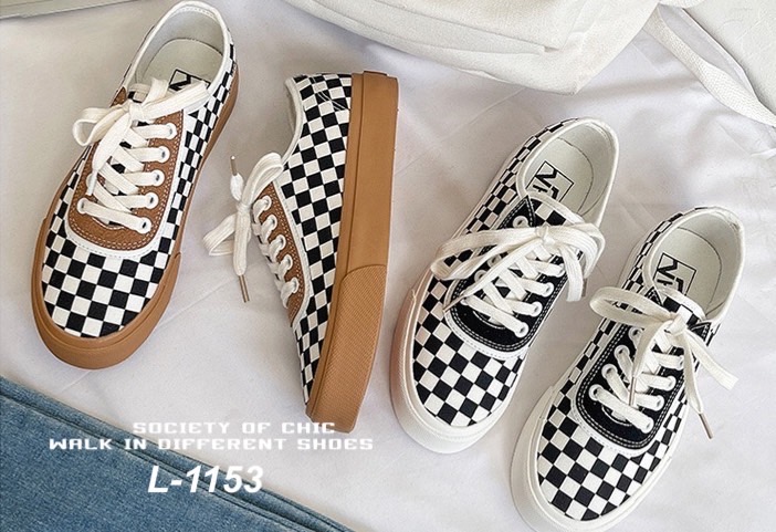 New in ‼️ ไอ้ต้าวความเท่ห์ จึ้งมาก 😍 ไอเท็มเด็ด ประจำวันนี้ค่า👍 รองเท้าผ้าใบแฟชั่น แนวสตรีท ลายตารางหมากรุก สุดฮิต สวมง่าย แมทช์ชุดได้ทุกแนว หล่อทึ่ง สวยจึ้ง แนะนำเลยจ้า