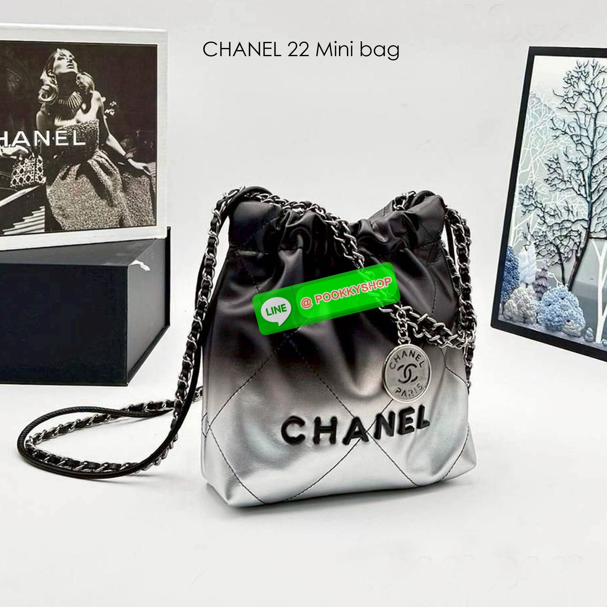 CHANEL 22 Mini bag สีใหม่ Gradient Color เข้าแล้วค่า สวยเกินต้านที่สุดกับไอเท็มนี้ ที่สาวๆหรือใครๆก็ต้องมีแล้ว!! มาในไซส์มินิ น่ารักจริงจัง!! แค่เห็นก็หลงรัก กับกระเป๋าสะพาย ดีไซน์เรียบแต่มีความหรูแอบซ่อนอยู่ ด้วยความโดดเด่นจากสายสะพายโซ่สีทอง และเหรียญโล