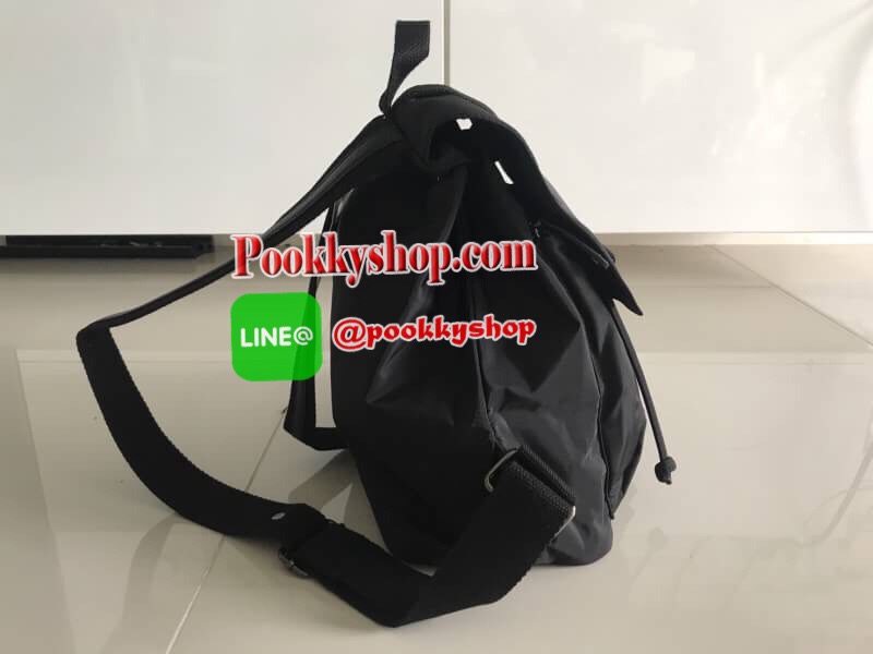 กระเป๋าสะพายหลัง Calvin Klein Backpack เป้ สีดำ พร้อมส่งที่ไทย 2017 กระเป๋าหนังสลับไนล่อน สุด chic มาพร้อมป้ายยี่ห้อ metal สีเงิน ตัดสีดำ อย่างโดดเด่น ข้างหลังมีซิปเปิดปิดได้ค่ะ ช่องกระเป๋าปกติใช้สายรูด แบบขนมจีบ ล็อคด้วยกระดุมเป๊ก สะดวกสบายและจุของได้เย