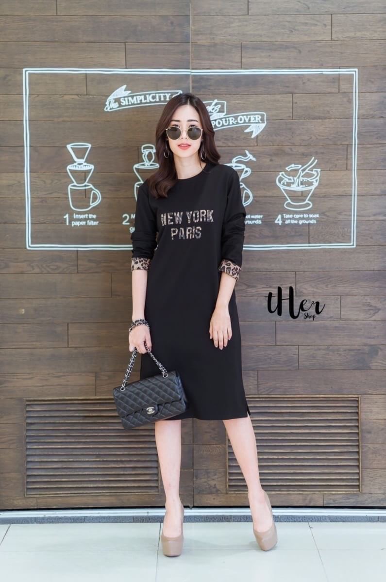 • tHer sHop • มาเพิ่มค่า Long Dress เดรสคอกลมแขนยาวทรงสวย ดีเทลแต่งปลายแขนลายเสือด้านหน้าสกรีนตัวอักษร แต่งกระเป๋าข้าง ใช้เนื้อดี ผ้าหนานิ่มใส่สวย ตัวเดียว ใส่เที่ยวใส่ชิวได้เลยค่ะ