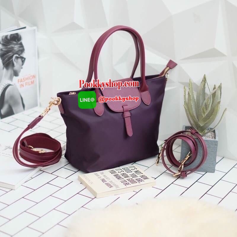 Recommend Must have ใครหากระเป๋าทรงสวย ใช้ได้ในทุกๆวัน ต้องรุ่นนี้เลย แนะนำ สวยมากค่า ตัวใหม่ หนังGain และ อะไหล่สี Rose gold ka สวยมาก !! รุ่นขายดีที่สุด ห้ามพลาด ✔️กระเป๋าผ้าไนล่อนเนื้อนาโน เนียน สวย น้ำหนักเบา ✔️ขนาดกำลังดี หยิบๆของใส่ สะ