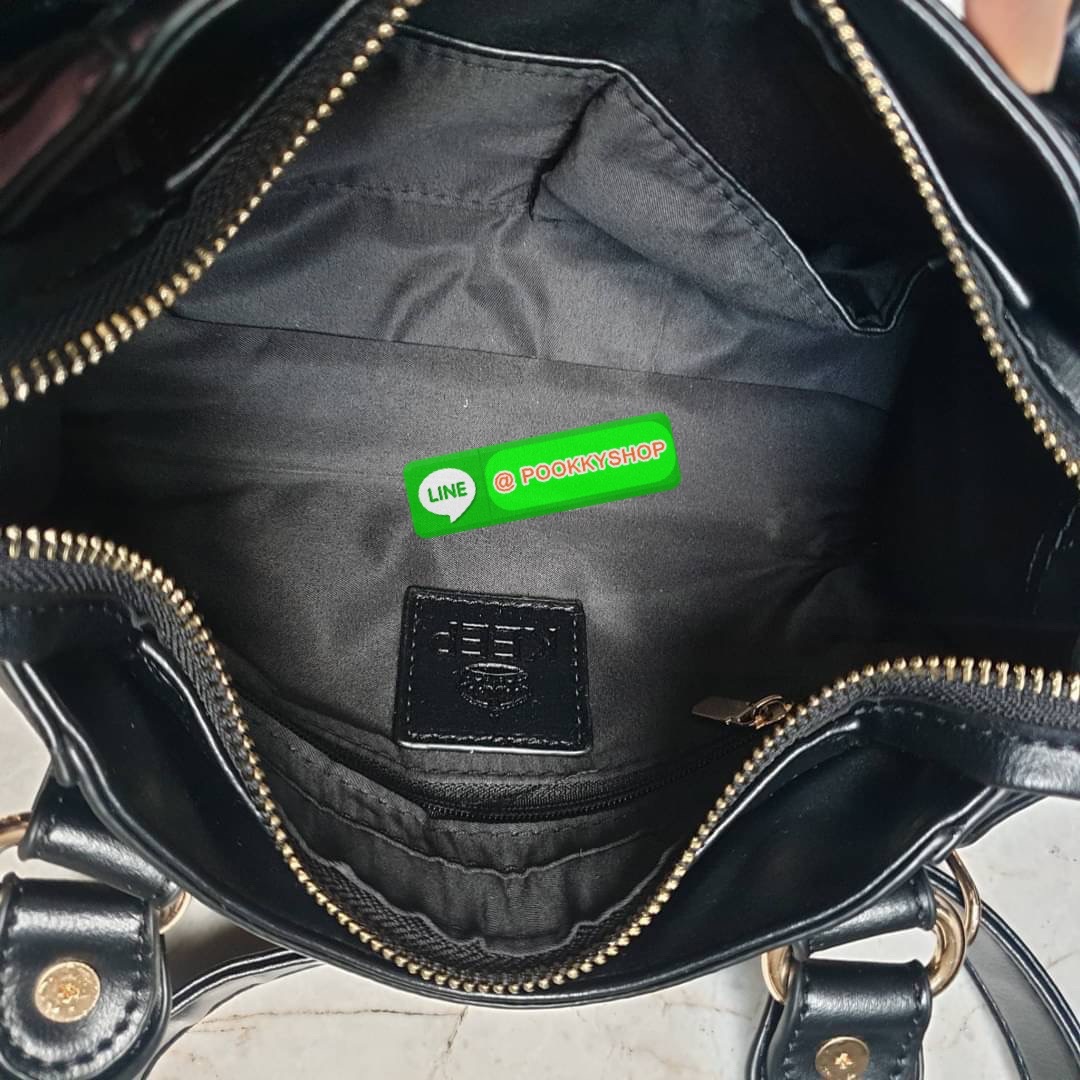 กระเป๋าคุณภาพจากแบรนด์ KEEP ทรงสวย ตอบโจทย์ทุกการใช้งาน รุ่น ‘ Ghaso ‘ > ร่นใหม่ หนัง Microfiber Nano เนื้อดี นิ่มมาก ทนทานกว่าเดิม >น้ำหนักเบา ใส่ของจุ >ถือสะพายเข้าง่ายกับทุกชุด