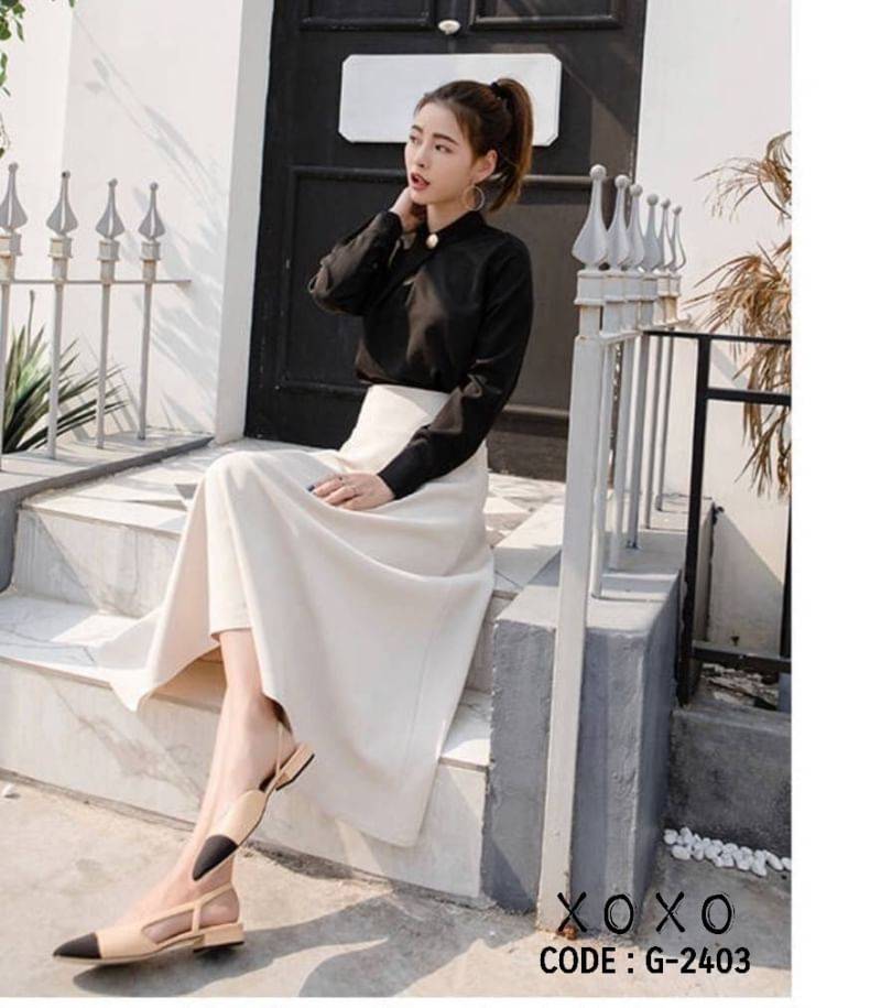 สินค้าพร้อมส่ง พื้นตีแบรนด์ : Chanel กล่องน้ำตาลเรียบ ไม่มีอปก. คัชชูงานสวม รัดหลัง มียางยืด ใส่สบาย ทรงสวย วัสดุหนัง PU มีส้นเล็กน้อย กำลังใส่สบาย งานสวยมาก เนียบ แอดมินหลงรักคู่นี้มากคะ ต้องมีเลยคะ