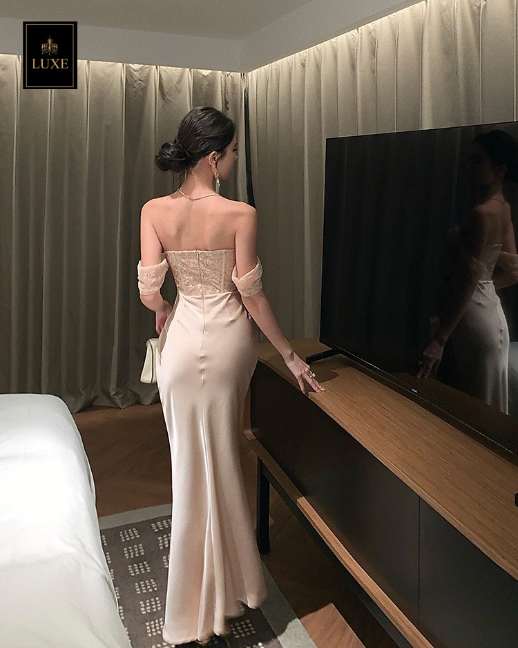 เดรสแฟชั่น เดรสเสื้อเกาะอกผ้าลูกไม้โครเชต์ แต่งผ้าคล้องแขน ผ้านุ่ม ยืดหยุ่นเล็กน้อย