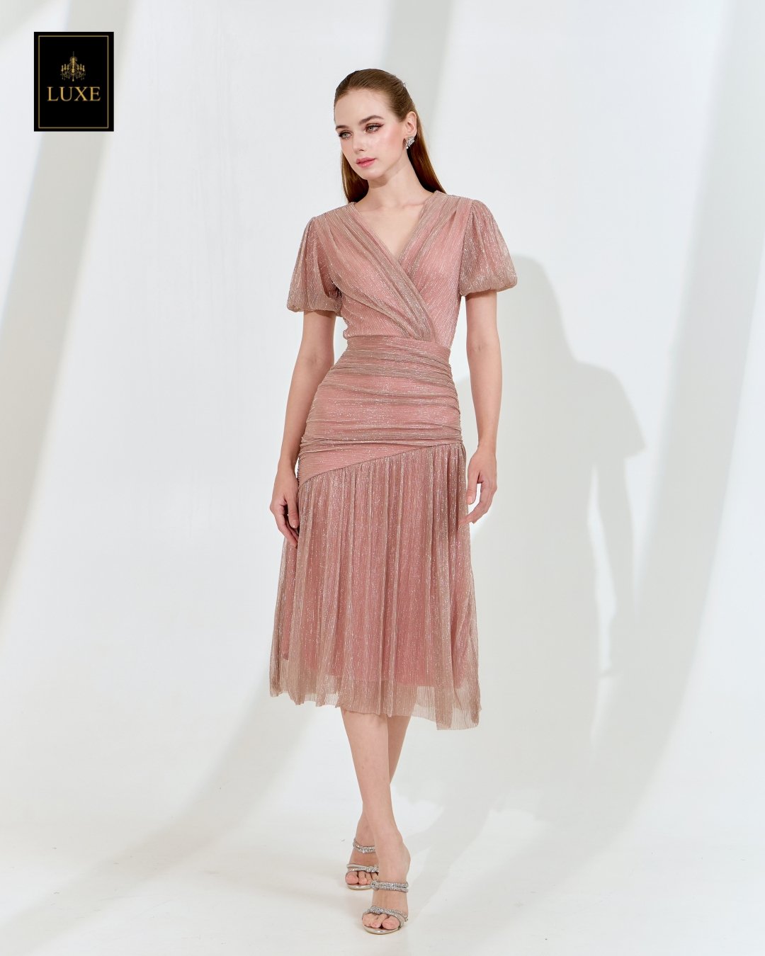 เดรสแฟชั่น เดรสเสื้อคอป้าย แขนบอลลูน กระโปรงเฉลียงทรงเข้ารูป ต่อจีบรูด