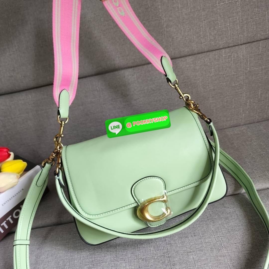 COACH SOFT TABBY SHOULDER BAG (COACH C9804) กระเป๋าข้างเรียบหรู ใบเดียวสะพายได้หลายสไตล์ มีสายสะพายให้ถึง 3 เส้น ปรับเปลี่ยนสไตล์ได้หลายลุควัสดุหนังแท้ทั้งใบ สัมผัสนิ่มมือ น้ำหนักเบา เปิดปิดแบบกระดุมแม่เหล็กเป็นอะไหล่โลโก้แบรนด์ตัวใหญ่ โดดเด่น ภายในกระเป๋