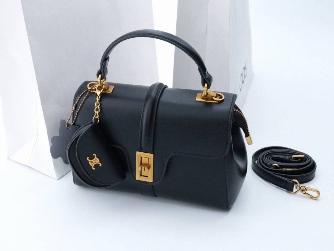 celine งาน nologo งานเกรดพรีเมี่ยม หนังดีมาก มีแถมกระเป๋าลูกใบเล็ก ขนาดกำลังพอเหมาะ แมทได้กับทุกลุค ทั้งถือและสะพาย