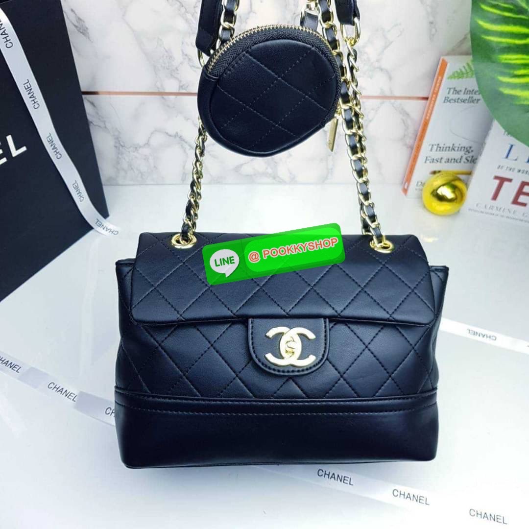 CHANEL BAG VIP GIFT WITH PURCHASE (GWP) จาก CHANEL DUTY FREE COUNTER (CHN814) กระเป๋าสะพาย มีใบเล็กขนาดน่ารักไว้ห้อยได้ ปรับสะพายไหล่ หรือครอสบอดี้ได้หมด ทรงสวย คุ้มมาก