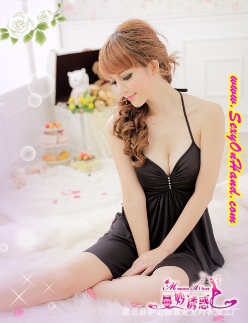 ชุดนอนเซ็กซี่ สายเดี่ยว ผ้าซาตินสีดำ แต่งมุขด้านหน้า แบบชุดเรียบหรูมากๆคะ เนื้อผ้าสวย ทิ้งตัวมากๆ+G-string