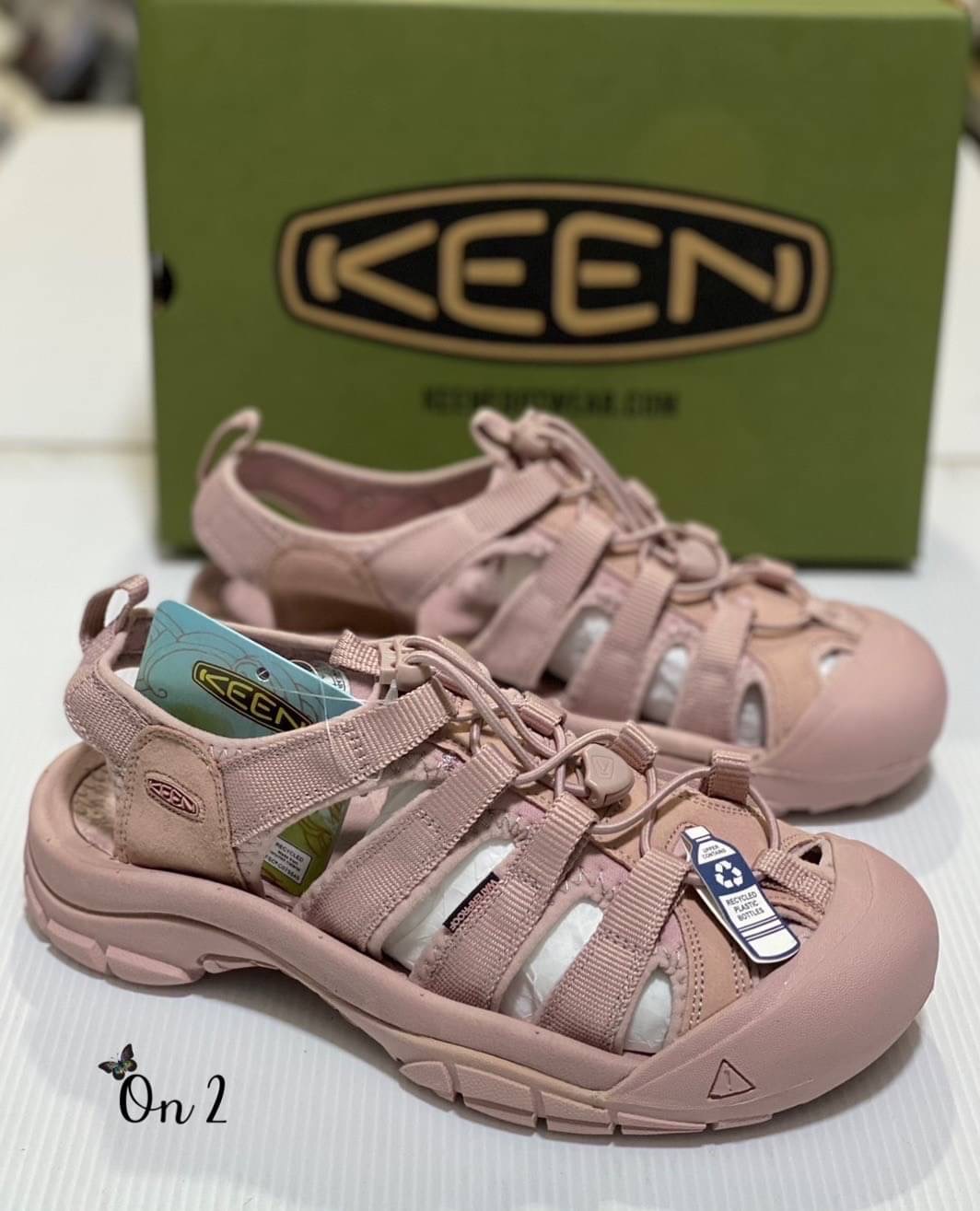 Keen shoes ของต้องมี รองเท้า KEEN NEWPORT RETRO ที่ฮิตมากก คู่ลุยต้องยกให้เค้าเลยค่ะ สายลุย สายเที่ยว บอกเลยว่าคู่นี้เอาอยู่ แต่งตัวง่าย ใช้งานได้ทุกโอกาสเลย งานใส่สลับแท้