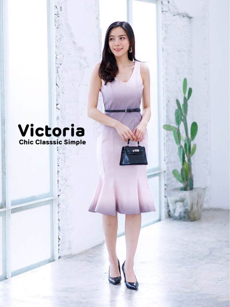 NEW arrivals by " VICTORIA " BRAND :: PE DETAIL :: เดรสแขนกุดผ้าพิมพ์งานไล่สีทั้งตัว มาในทรงเข้ารูป หางปลา มาพร้อมเข็มขัดสีดำเข้าเซ็ตกันให้ฟรีๆไปเลยค่า ตัวนี้ฮอตไอเท็มมากๆ ห้ามพลาดเลยนะคะ