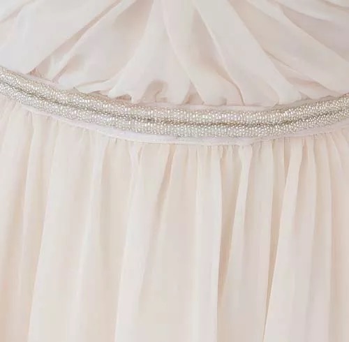 ชุดเดรส เกาะอก สีขาวครีมเนื้อผ้าชีฟองสวยหรู แต่งเพชรใต้อก แบบสวย งานหรูมากคะ