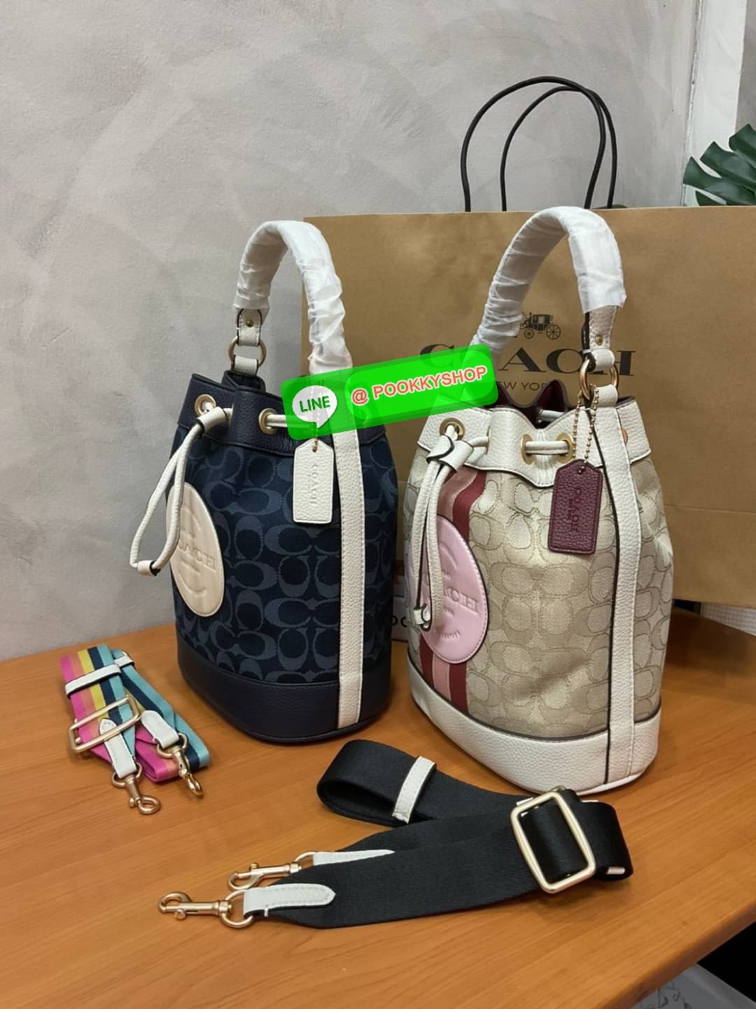 New arrival! 🌈น้องใหม่ล่าสุด สวยหรู ดูดีมากๆค่ะ! COACH DEMPSEY DRAWSTRING BUCKET BAG ((C4100//C4102)) พร้อมส่งที่ไทยค่ะ! กระเป๋าทรงขนมจีบ หนังแท้นิ่มสวยมากๆค่ะ จุดเด่นด้านหน้าปั้มโลโก้แบรนด์ ปากกระเป๋าแบบหูรูดใช้งานง่าย ภายในสามารถใส่ของจำเป็นในชี