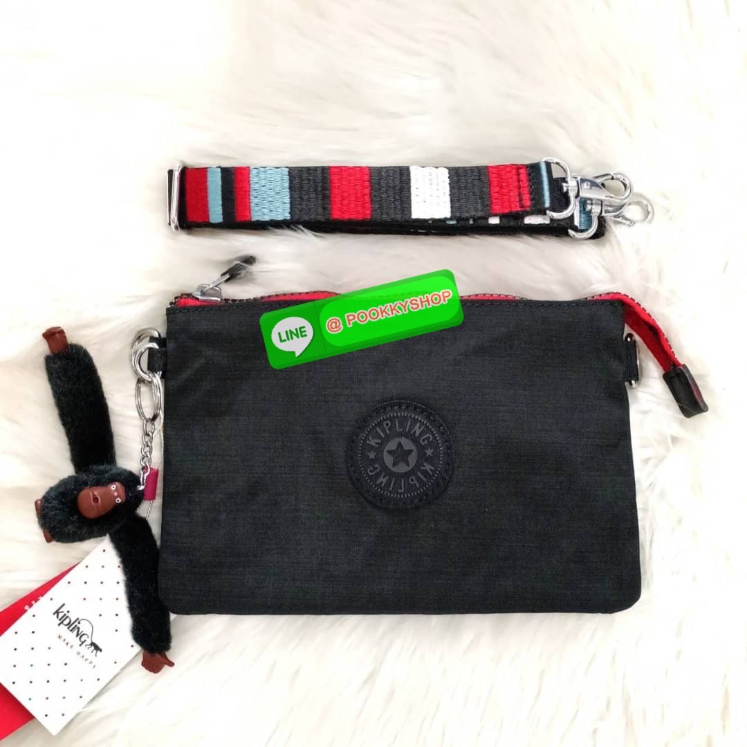 KIPLING Creativity X Crossbody Bag กระเป๋าสะพายวัสดุ Nylon&Polyester 100% ขนาดกำลังน่ารัก เปิดปิดด้วยซิป มา พร้อมพวงกุญเเจลิงน้อย ด้านในมีช่องใส่ของ2ชช่อง เพิ่มตรงกลางมีช่องซิปอีก1ช่อง มีสายคล้องพวงกุญแจ ใส่ของได้จุมาๆเลยค่ะ มีสายสะพายยาวเลื่อนปรับระดับได