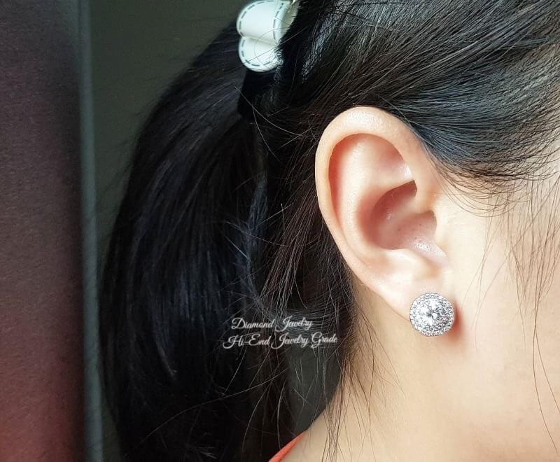 New arrival !!!! ต่างหูล้อมเพชร 2 ชั้น งานเพชร CZ แท้ งานเพชรอย่างสวย รับรองเพชรสวยวิ้งมากกกกกกก งานคุณภาพมากๆค่ะ รับประกันความสวยและความพอใจเลยค่ะ คู่นี้ใส่ออกมาน่ารักฝุดๆ ดูหวานๆน่ารักๆดูดีคะ ตัวเรือนสีเงิน งานชุบ 18KGP ไม่ลอกไม่ดำ Made in Korea