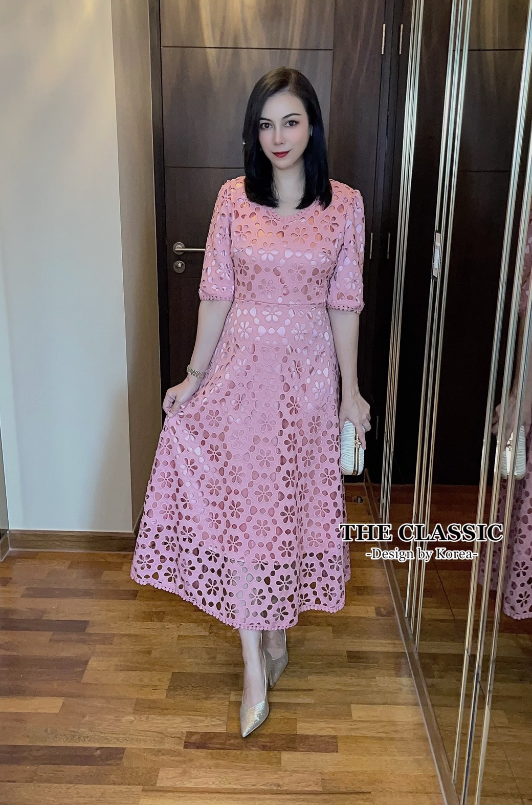 เดรสแฟชั่น เดรสลูกไม้ยาวใช้ผ้าลูกขึ้นลายดอกไม้ เนื้อแน่นอย่างดีมีน้ำหนัก