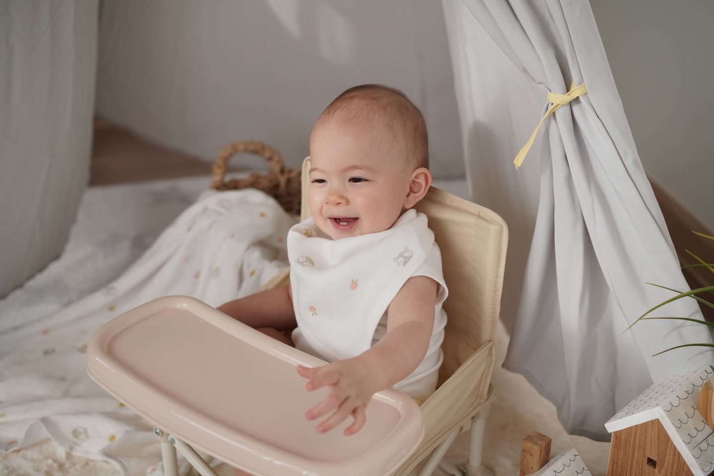 Sofflin Triangle bibs ผ้ากันเปื้อนใยไผ่ ผ้ากันเปื้อนเด็ก ทรงสามเหลี่ยมสุดน่ารัก