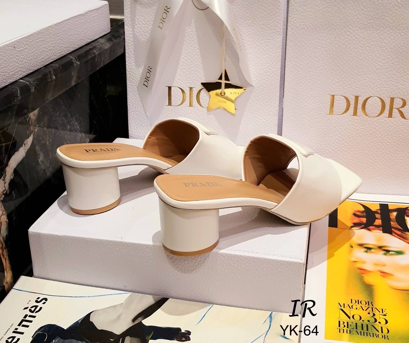 แบบขายดี!!! พร้อมส่ง Prada รุ่นใหม่ปังมากจ่ะแต่งโลโก้แบรนด์ พื้นหนางานดีเดินไม่เยกเยก ปั้มแบรนด์ ส้นกระบอกกบม 2.5 นิ้ว ใส่สวยมากค่าช่วงนี้