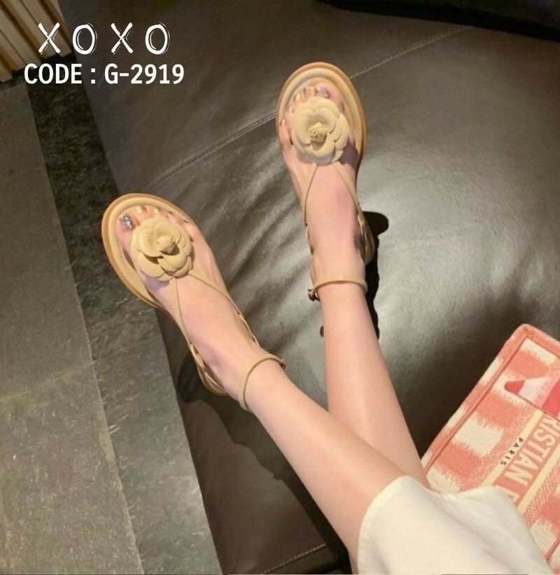 🎁 สินค้าพร้อมส่ง 🎁 แตะครีบ รัดหลัง ด้านบนแต่งดอกไม้สวยงาม หนังนุ่ม แมทส์ชุดง่าย น้ำหนักเบา วัสดุหนัง PU