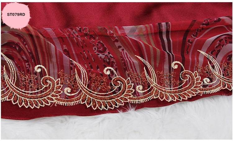 ชุดนอนผ้าไหม เนื้อหรู แต่งดิ้นปักสีทอง ช่วงอก และชาย งานปักสวยหรูเกรดพรีเมี่ยม เนื้อผ้าหรูไฮโซมากมายคร่า