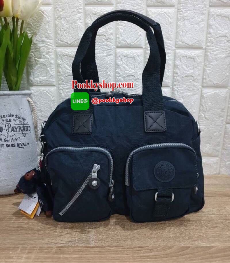 Kipling Women’s Defea Top-Handle Bag กระเป๋าถือหรือสะพายทรงตั้งสวย มีช่องใส่ของแยกเป็นสัดส่วนทั้งด้านในและนอก มีสายสะพายถอดและปรับความยาวได้ฟรีไซส์ มาพร้อมพวงกุญแจลิง น่าใช้คุ้มค่ามากๆจ้า