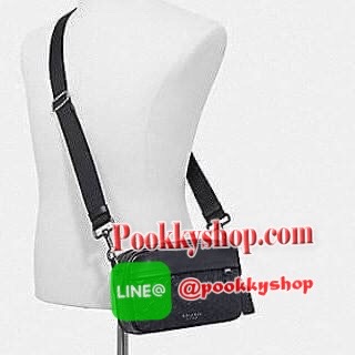 NEW IN !! COACH GRAHAM CROSSBODY IN SIGNATURE LEATHER (COACH F50713) **รุ่นตามหากันเยอะมากๆ** กระเป๋าสะพายข้าง ใช้ได้ทั้งผู้ชายและผู้หญิง โดดเด่นด้วยลาย Signature แบบลาย C นูน สายสะพายถอดได้ สามารถถือเป็นครัชได้ สามารถปรับสายสั้นเป็น คาดอกได้ ขนาดกำลังดี