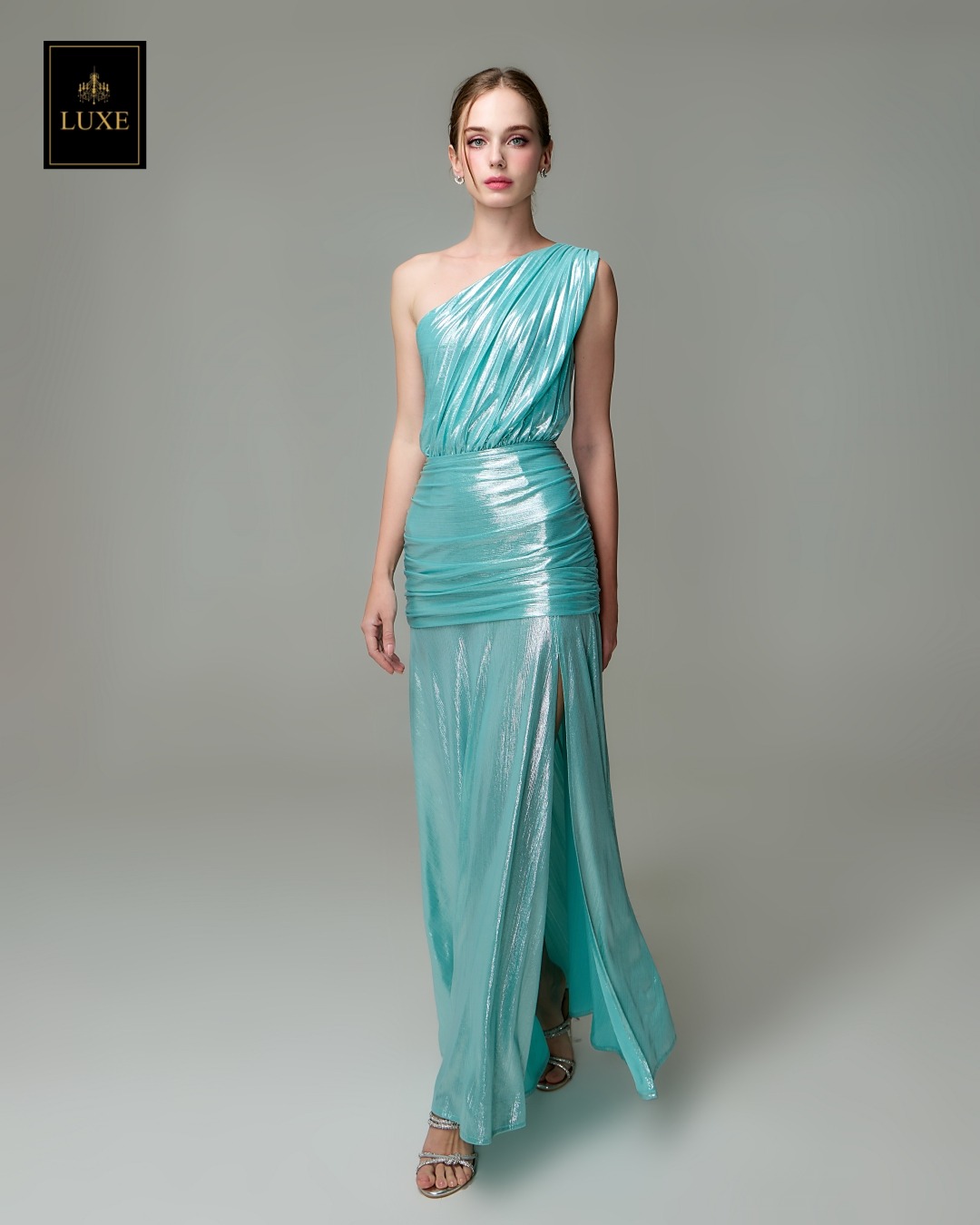 เดรสแฟชั่น แม็กซี่เดรสเสื้อไหล่เดียวอัดพลีท กระโปรงเข้ารูปตรงสะโพก