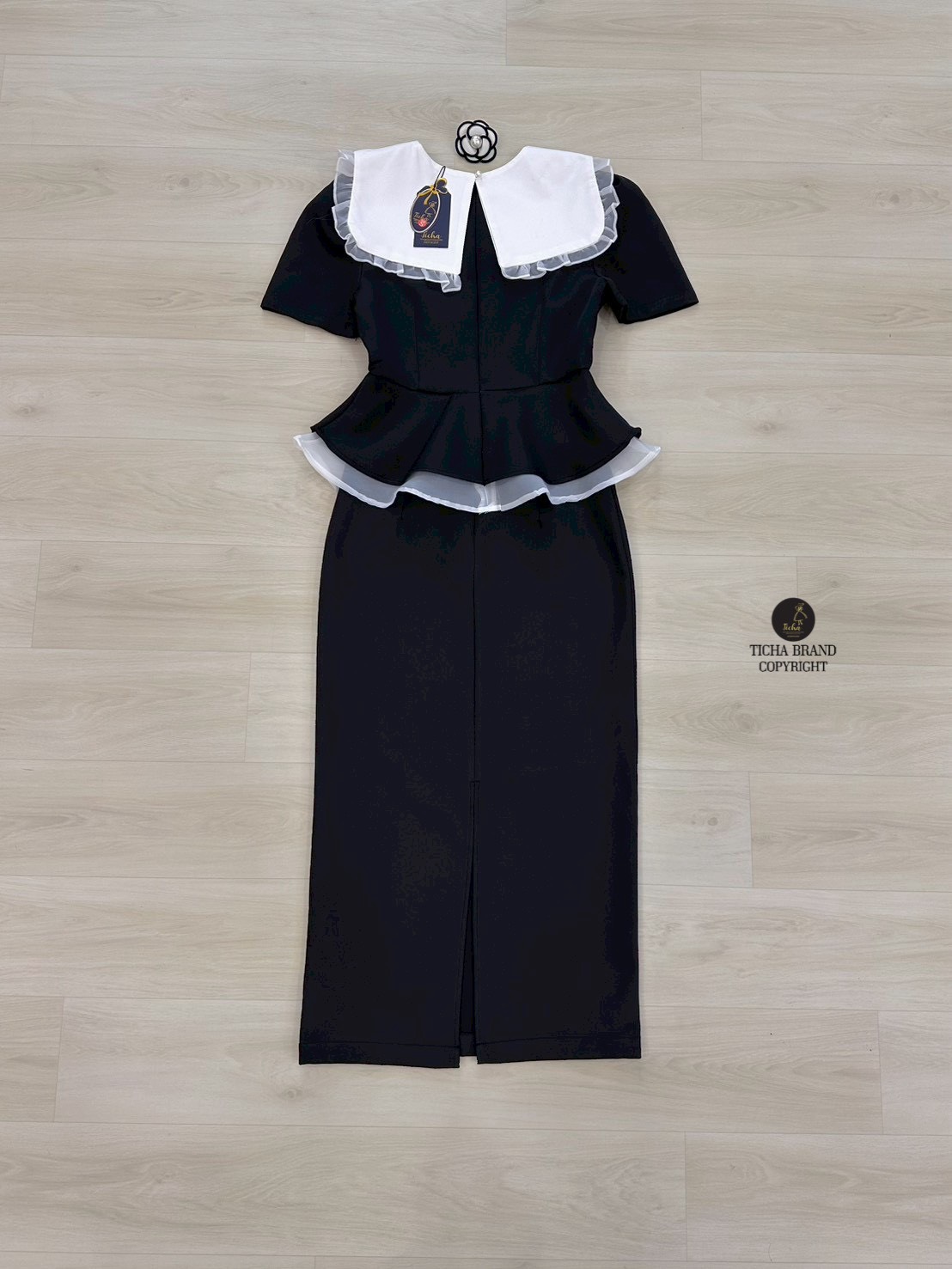 ชุดเซทแฟชั่น ชุด Set4ชิ้น เสื้อแขนสั้นสึดำ ดีเทลแต่งระบายผ้าแก้วสีขาวชายเสื้อ