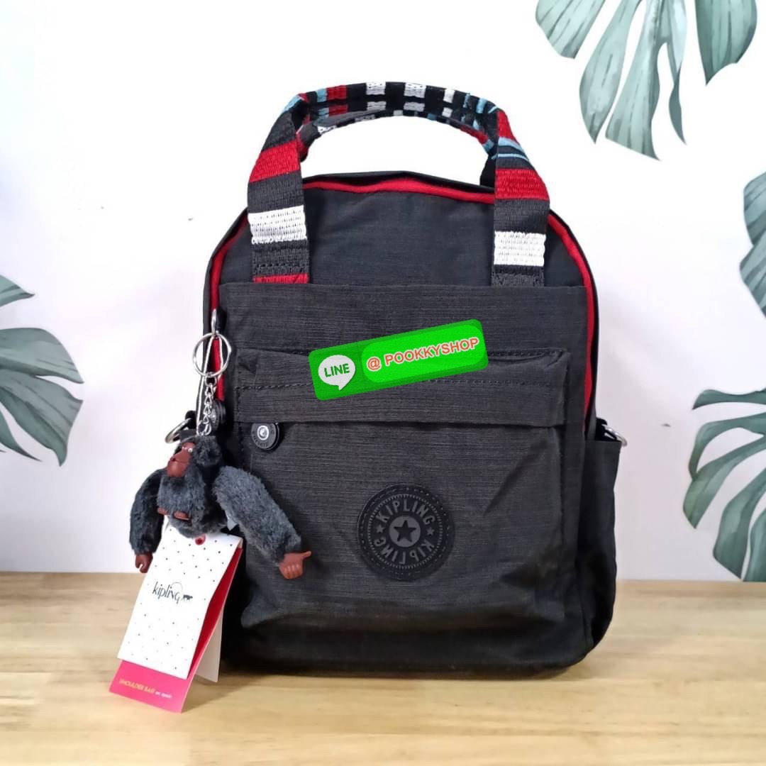KIPLING 3 WAYS MINI BACKPACK ซับในลายตาราง กระเป๋าสะพาย 3 Ways รุ่นใหม่ วัสดุ Nylon & Polyester 100% หูหิ้วหนังปั๊มชื่อแบรนด์ สายสะพายยาวเลื่อนปรับได้ free size และ สามารถถอดได้ สามารถถือหรือสะพายได้ จะสะพายไหล่ สะพายเฉียง Crossbody หรือจะคล้องสายเป็นเป้ส