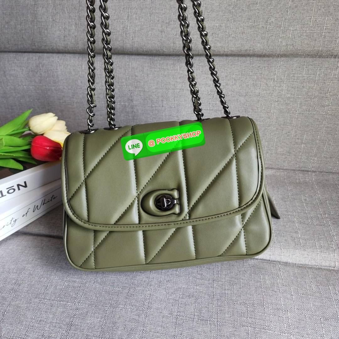 COACH Pillow Madison Shoulder Bag With Quilting (COACH C8560) สวยหรูมงลงมากแม๊ กระเป๋าสะพายข้าง คอสบอดี้ หรือสะพายไหล่คู่ สายโซ่สวยหรู วัสดุหนังแท้นิ่มมือ สัมผัสแล้วรับรองหลงเลยคะ ตัวล็อคแบบ Turnlock มีซับในผ้า ภายในช่องโล่ง มีช่องซิปแยก ด้านหลังกระเป๋ามี
