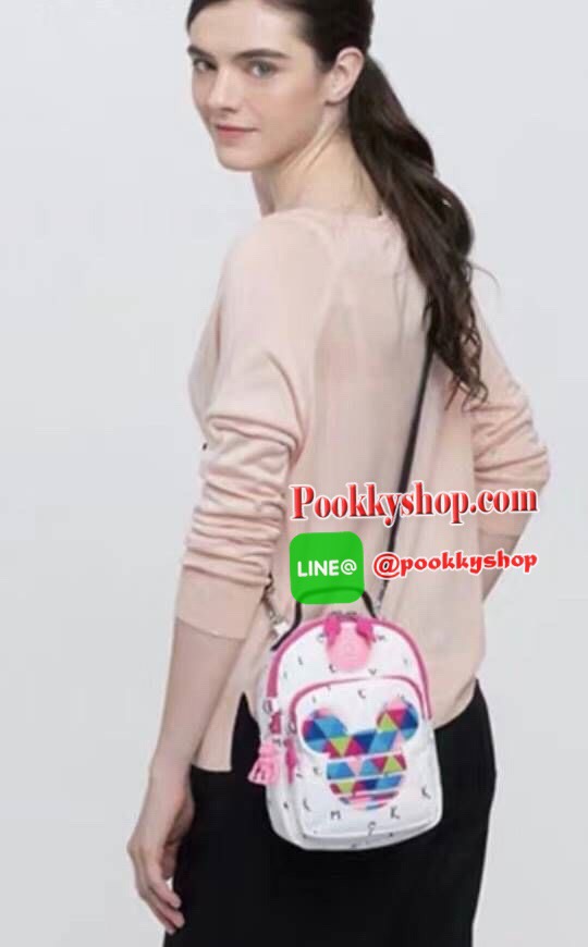 Kipling BRight Disney's Minnie Mouse And Mickey Mouse รุ่น Mini Backpack เป็นได้ทั้งทรงcrossbody และmini Backpack พร้อมสายสะพาย2เส้น ปรับฟรีไซส์ได้ สามารถน้ำหนักเบา วัสดุ100% Polyamide ดีเทลน่ารักๆจากบรรดามิคกี้และมินนี่ที่มาวาดลวดลายลงบนกระเป๋าให้ดู