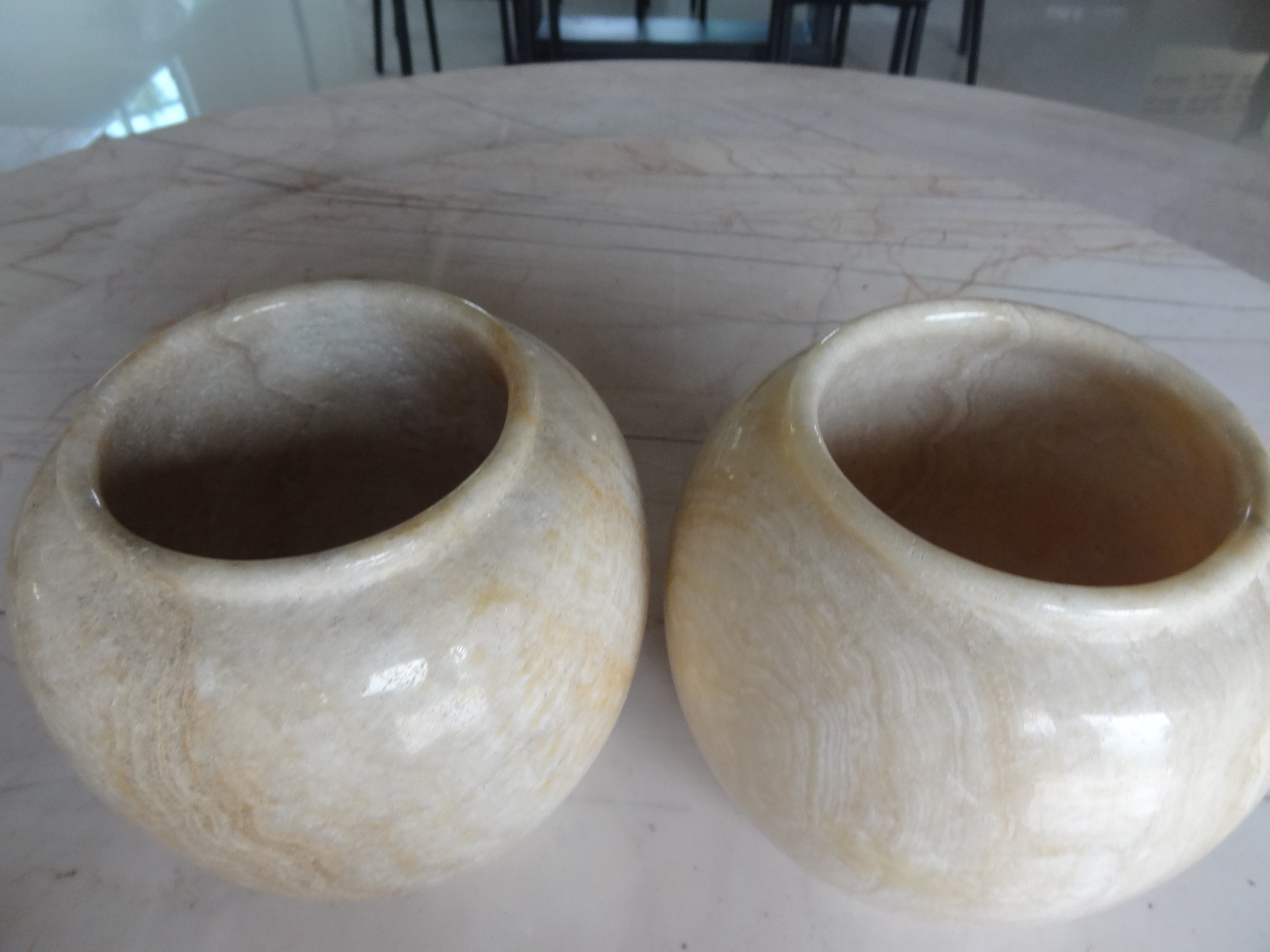 โอ่งหินอ่อนใบเล็ก ขนาดสูง 20 เซนติเมตร กว้าง 20 เซนติเมตร