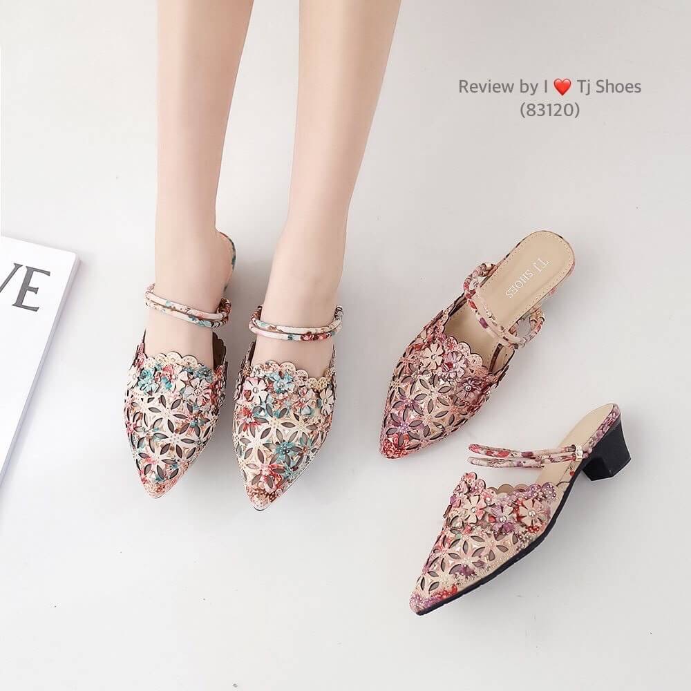 พร้อมส่ง เกร๋ขนาดนี้อดใจไหวหรอ !!! รองเท้าคัชชูสั่งทำพิเศษ ที่สวยเกร๋สุดๆ รองเท้ารุ่นนี้ใช้วัสดุเกรดพรีเมี่ยมทั้งหมด ผ้าลายเกร๋ๆ ใส่แล้วเท้าไม่อับใส่แล้วเท้าดูเรียว ใส่ได้ 2 แบบ น่ารักเพิ่มไปอีก น้ำหนักเบา แมทกับชุดอะไรก็เกร๋ก้สุดๆ ของจริงสวยมาก ตรงปกแน่น