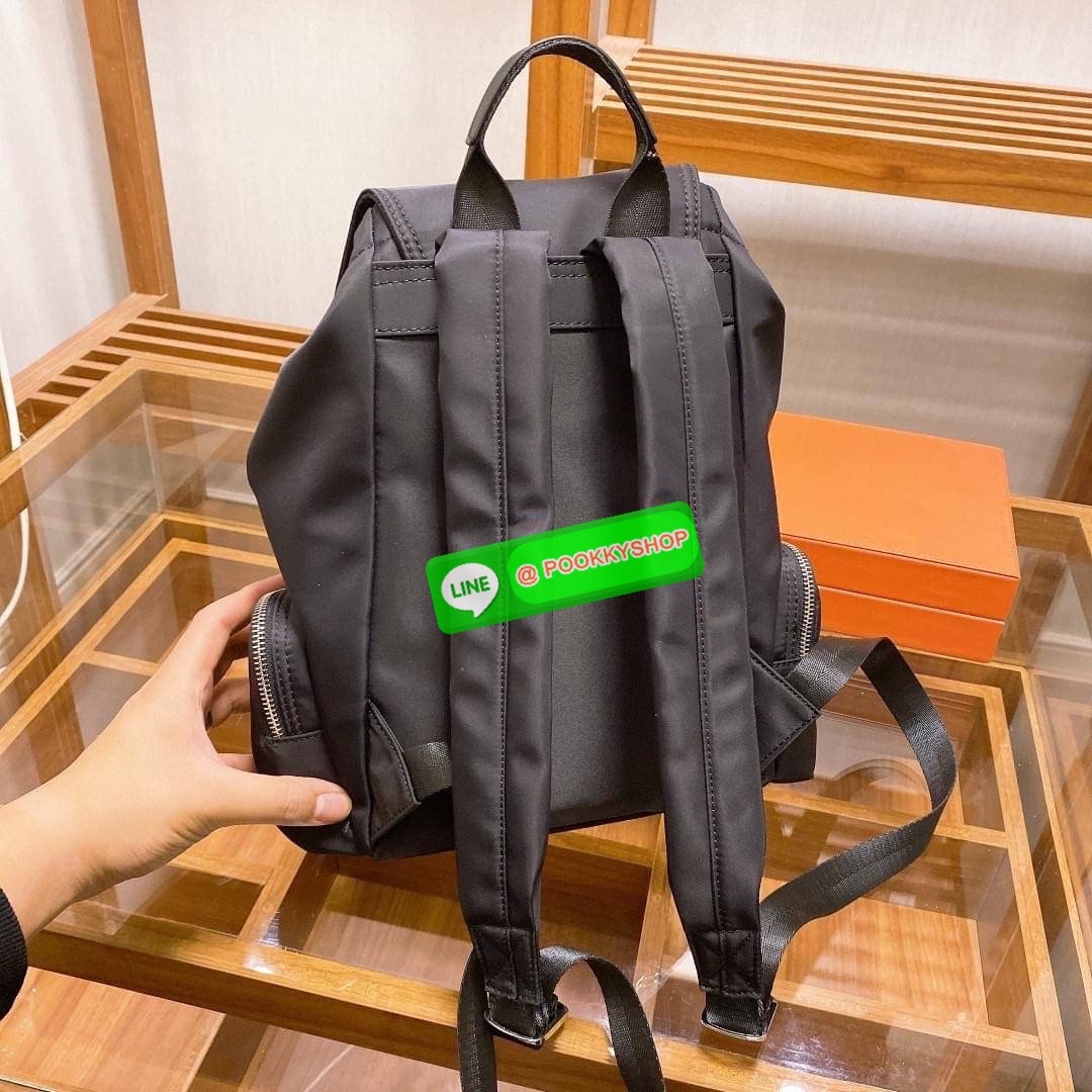 รุ่นใหม่พร้อมส่ง NEW!! PRADA NYLON BACKPACK กระเป๋าสะพายเป้ วัสดุทำจาก ผ้าNylon คุณภาพดี สามารถกันน้ำได้ในระดับนึง เปิดปิดด้วยกระดุม จุของได้เยอะ สายสะพาย สามารถปรับได้ฟรีด้านหน้ามีช่องใส่ของได้ ด้านในมีช่องแบ่งหลายช่อง ใส่เอกสารA4 Ipad ได้ น้ำหนักเบา ใช้