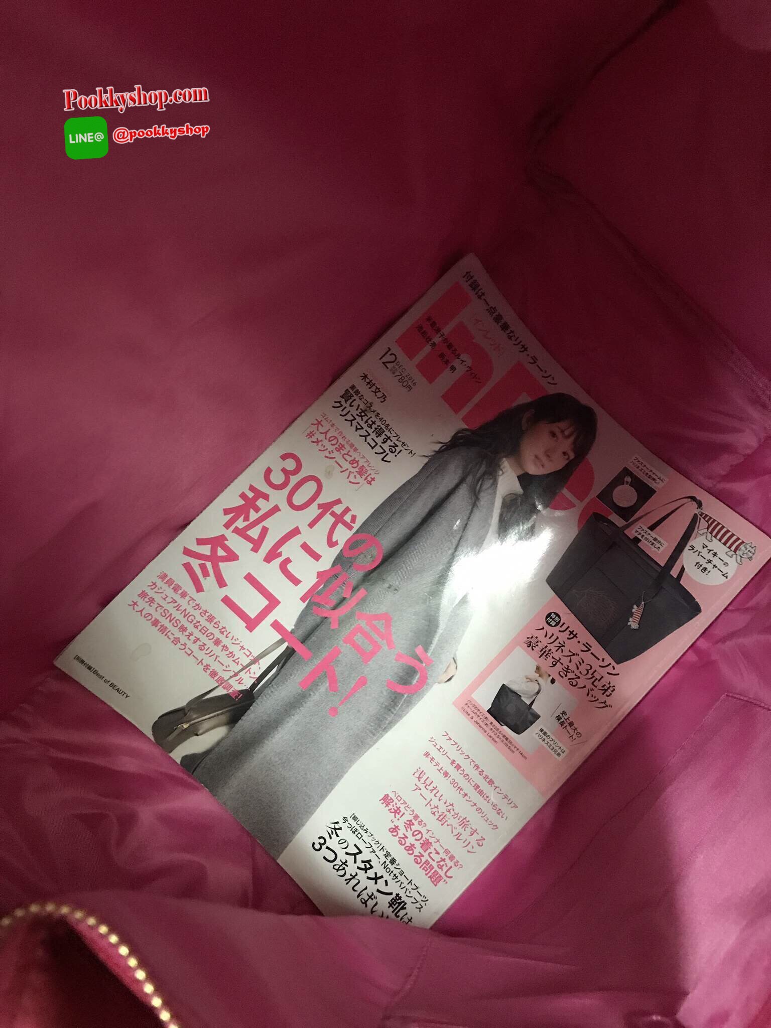 VICTORIA' S SECRET premium gift สำหรับสาวๆที่ชอบเดินทาง ใบนี้แนะนำได้เลยคร้า สีสันสดใส วัสดุnylon polyภายในบุอีก1ชั้น มี1ช่องซิป ด้านหน้าสกรีนโลโก้แบรนด์ เปิดปิดด้วยหัวซิปเดียว มาพร้อมสายสะพาย ปรับฟรีไซส์ กว้างและจุของได้เยอะ น้ำหนักเบา พับเก็บได้ เห