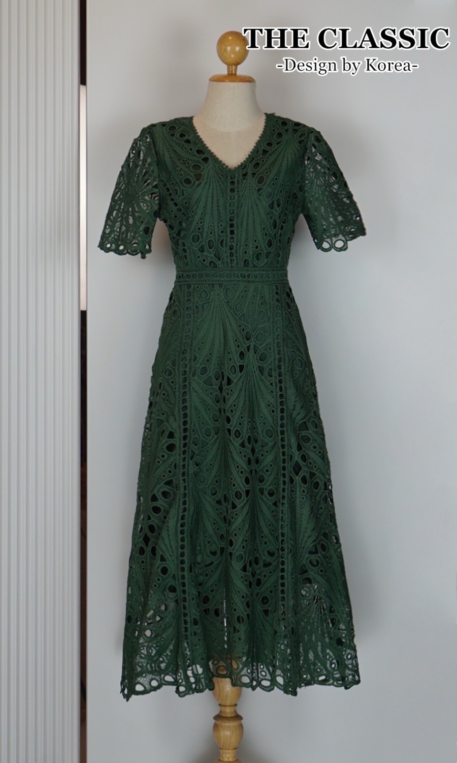 เดรสแฟชั่น เดรสยาวลูกไม้ คอวีแขนสั้น ใช้ผ้าลูกไม้เนื้อหนาอย่างดี ขึ้นลวดลายดอกไม้