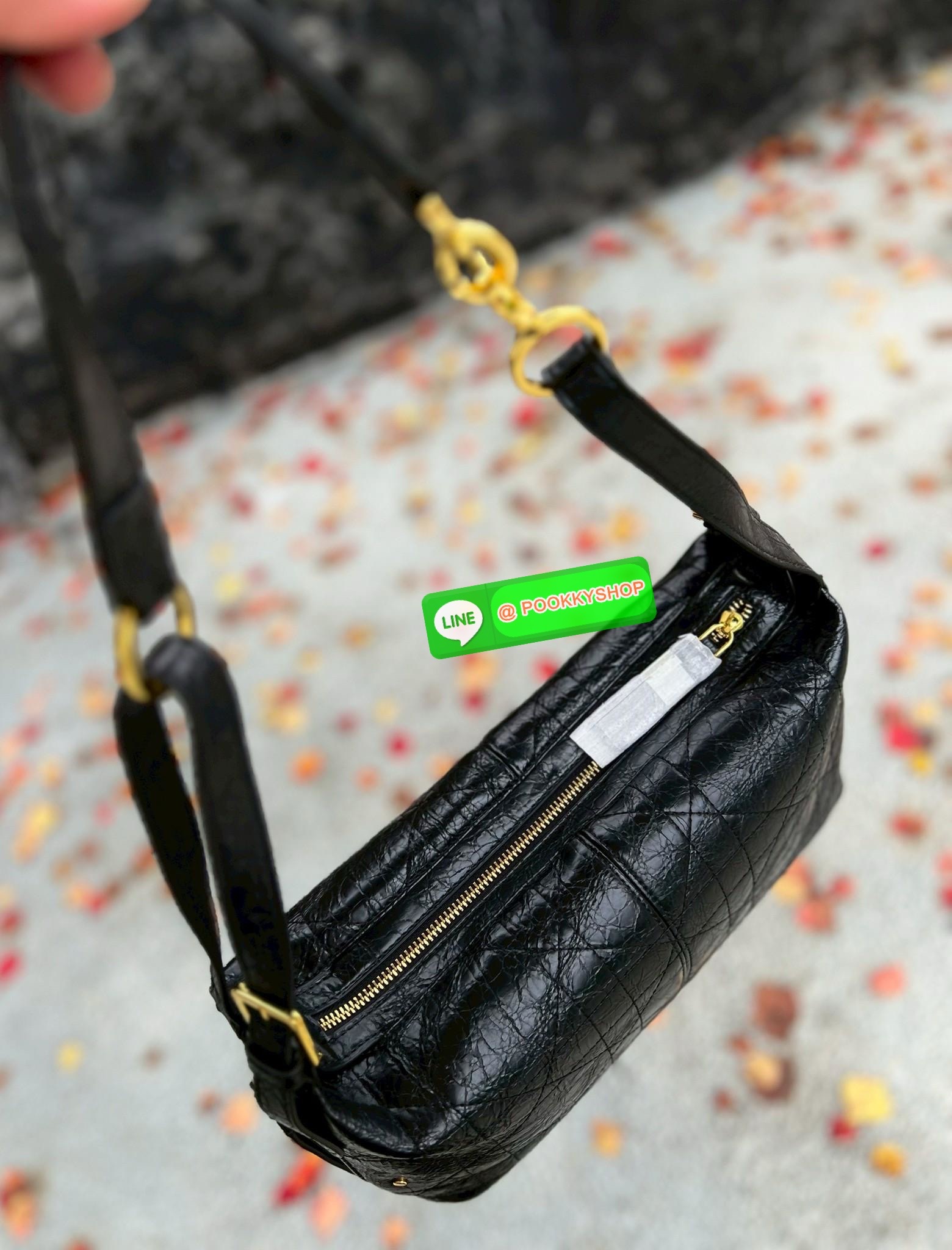 📸New Arrival!🎉 ล่าสุดรุ่นเดียวกับที่Jisoo ใช้เลยค่าา👏 Christian Dior D-journey bag #สวยจริงไม่จกตาค่า‼️ 📌มาพร้อมน้อง My melody แท้ราคา 490฿Free! 📣พร้อมส่ง! จำนวนจำกัด ผลิตออกมาน้อยมากๆเลยค่ะ! พร้อมสวยไปกับกระเป๋าดีไ