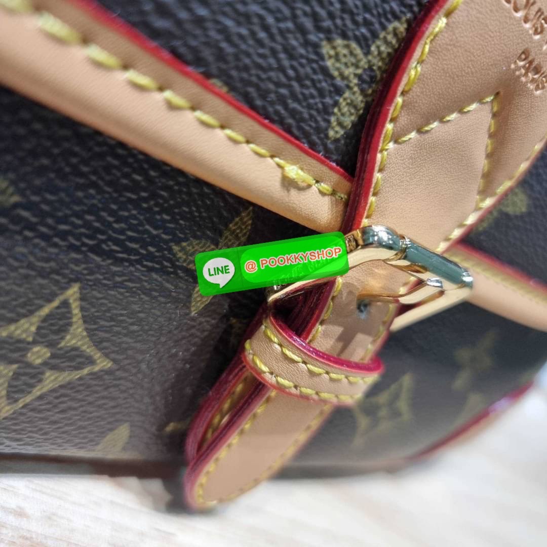 LV DIANE BAG 🔆 Details กระเป๋ามัลติฟังก์ชั่นสุดคุ้มจากเคาน์เตอร์ dutyfree ที่ดีไซน์ออกมาน่ารักน่าใช้มากๆ มีสายมาให้ถึง 2 แบบ สายหนังคล้องไหล่ได้ และสายสปอร์ตครอสบอดี้ได้ ปรับเปลี่ยนใช้ตามลุคแต่ละวันได้เลย