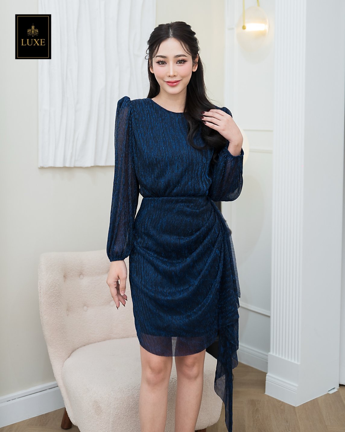 เดรสแฟชั่น เดรสเสื้อคอป้ายแขนยาว กระโปรงสั้นทรงสอบ