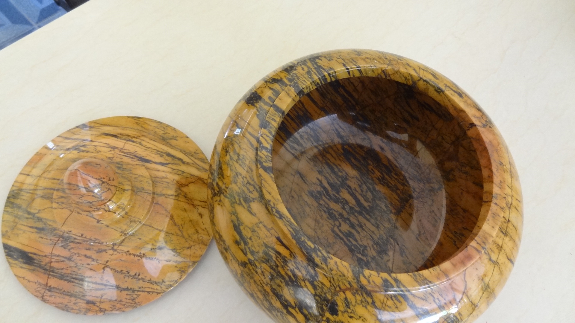 ผอบหินอ่อน ลายไม้ ขนาด ขนาดสูง 22 เซนติเมตร กว้าง 22 เซนติเมตร