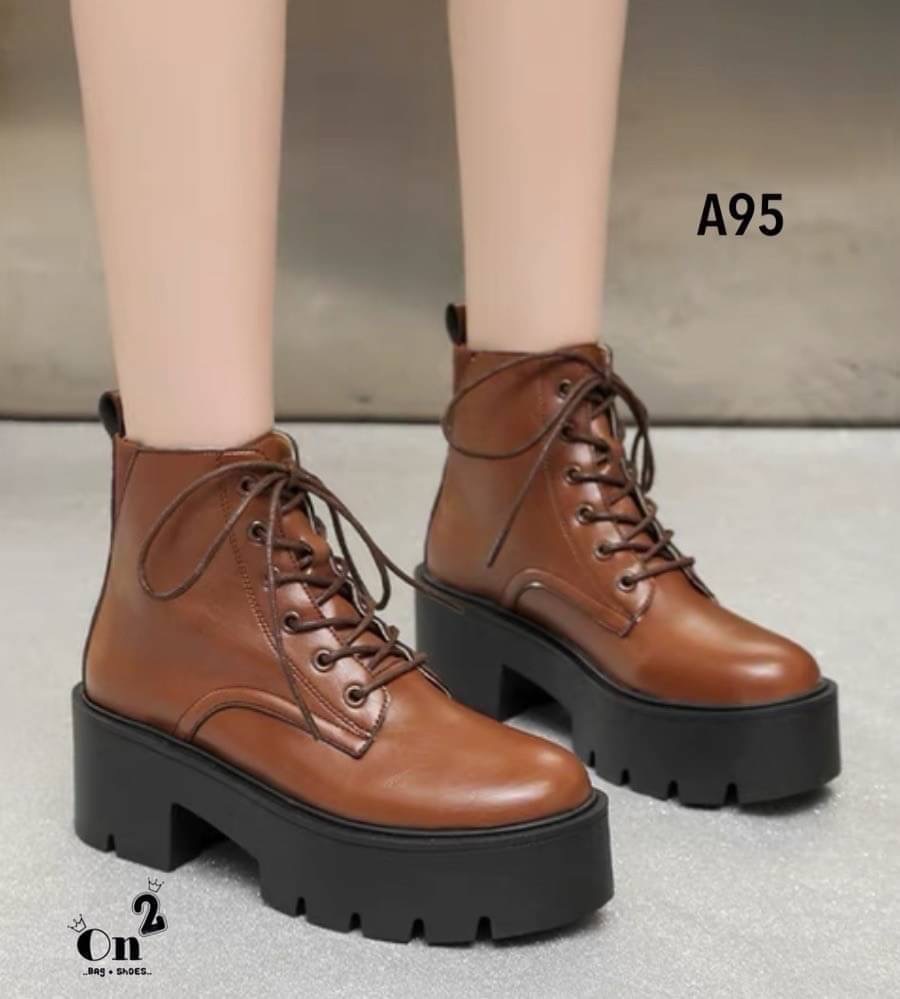 ลุคสนามบินออกบ้านทั้งทีรองเท้าต้องไม่ธรรมดาคร่า บูทส้นตึก เที่ยวเขา แค้มป์ปิ้งเดินป่า เช็คอินรีสอท หรือคาแฟ่สวยๆฟิวเมืองนอกเกร๋ๆ ถ่ายรูปสวยมากกและที่สำคัญบูทคู่นี้สวยแมทช์กับชุดได้ง่ายมากๆค่ะ