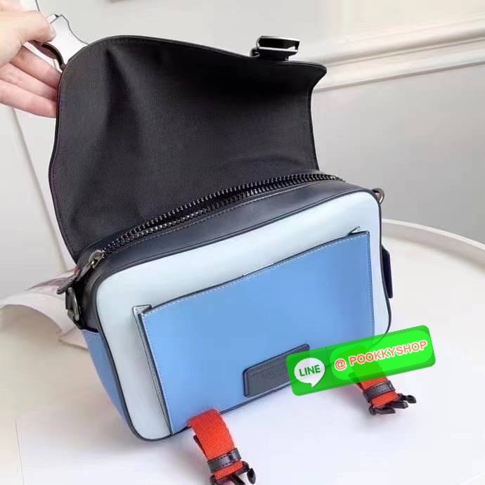 COACH TRACK CROSSBODY IN COLORBLOCK SIGNATURE CANVAS WITH COACH PATCH (C6657) 🛍🛍กระเป๋าสะพายทรงแมสเซ็นเจอร์ ทรงสวยรุ่นที่ต้องมีติดตัวคะหนุ่มๆ จุของได้เยอะมากแบ่งเป็นสัดเป็นส่วน วัสดุหนังแคนวาสสลับหนังแท้ กระเป๋ามีตัว ล็อค มีซิปด้านใน ด้านห