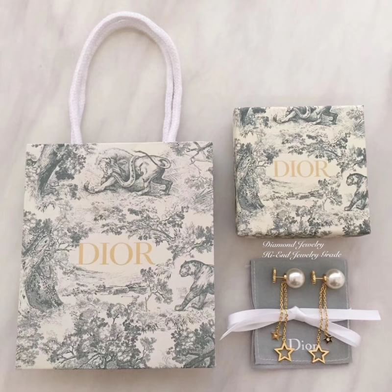 Super Hi-End Quality !!!! ((งาน 1:1 เหมือนในช็อปมากที่สุดในท้องตลาด)) Christian Dior Earring ต่างหูดิอองาน 1:1 เหมือนของแท้เป๊ะๆค่ะ รับรองงานสวยมากกกกก ดูหรู ดูผู้ดีสุดๆ งานดี เพชรคุณภาพดีมากๆมากๆคะรับประกันความพอใจเลยค่ะ ตัวเรือนสีทอง งาน laser stamp เหม