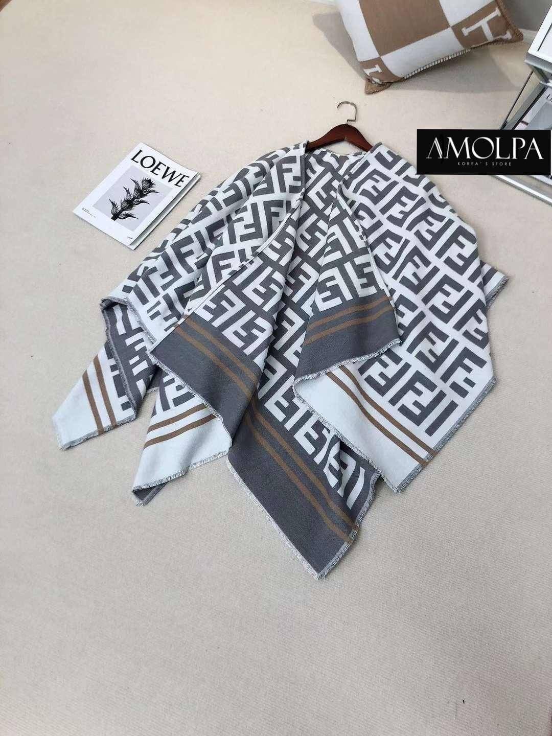 มาต่อที่ ACCESSORIES ผ้าพันคอ FENDI ผ้าหนานุ่มแน่นๆ เนื้องานละเอียด เกรดพรีเมียม ค่า ห้ามพลาดเลยน๊า