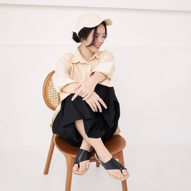 Korea style แบบใหม่รับซัมเมอร์จ้า แตะรัดส้น ทรงคาดหน้าไขว้ น่ารักมากคะ งานสวยมากจริงๆ พื้นนิ่มเบาสบาย ใส่ได้ทุกวันค่ะ