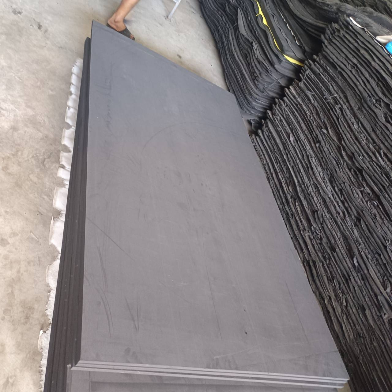 แผ่นยางกันกระแทก ขนาด 130 x 240 ซม.หนา 15 มม.